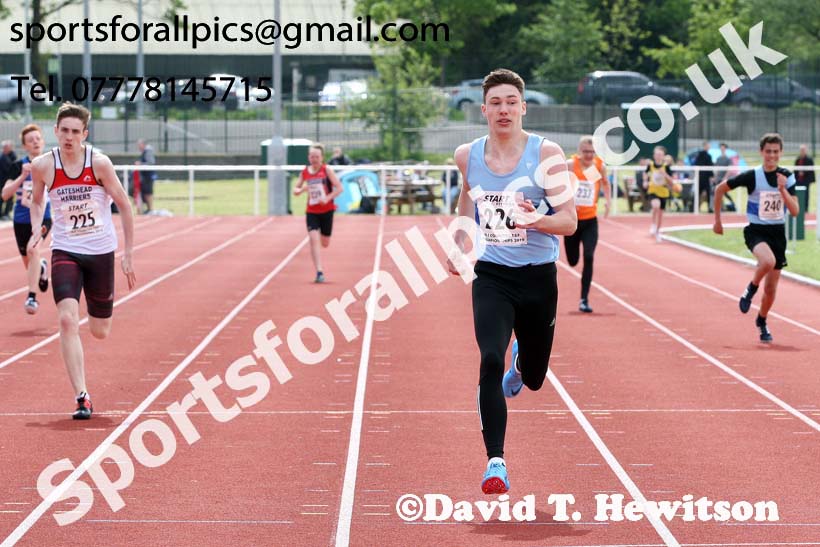 Boys under-15s 300 metres, North Eastern Track and Fields Champs., Middlesbrough. Photo: David T. Hewitson/Sports for All Pics